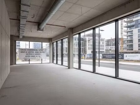 boutique 103 m² st denis