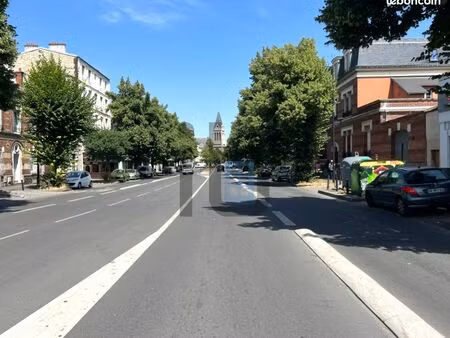 boutique 252 m² st denis