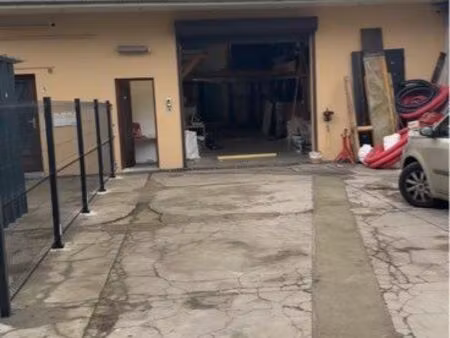 entrepôt et bureaux