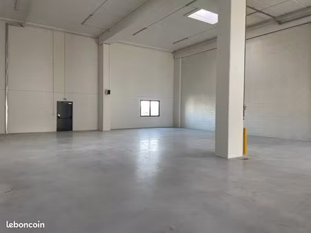 local industriel 778 m²