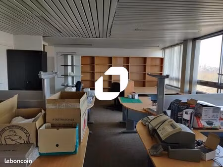 bureau 600 m²