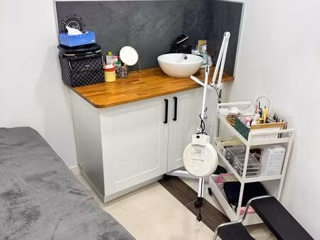 location poste technicienne de cils équipé – le blanc-mesnil