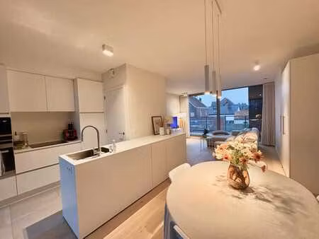 twee-slpk appartement met terras incl. garage