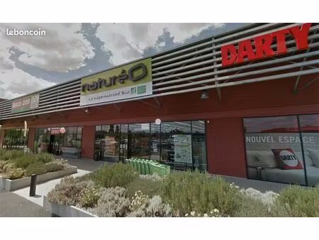 boutique 580 m² etampes