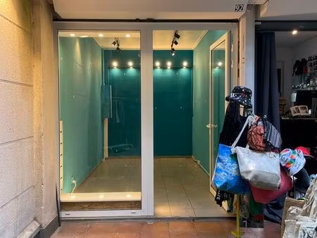 à louer : boutique au marché malassis (puces de saint-ouen)