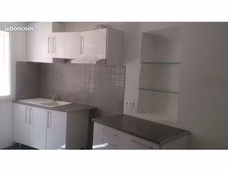 studio de village sur 2 étages + garage