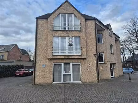 ruim appartement met garage gelegen op het eerste verdiep vl