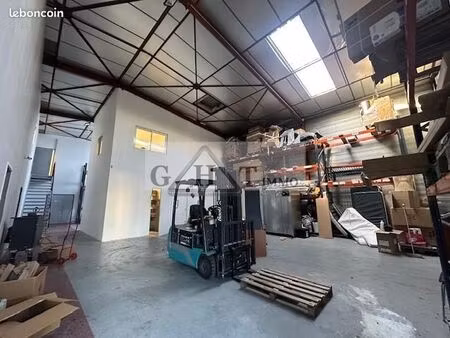 local industriel 568 m²