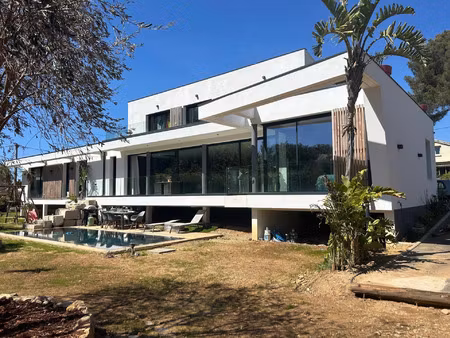 vente maison 7 pièces 215 m² six-fours-les-plages (83140)