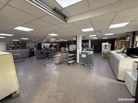 local bureaux 930 m²