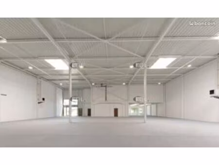 local d'activité 2 194 m²