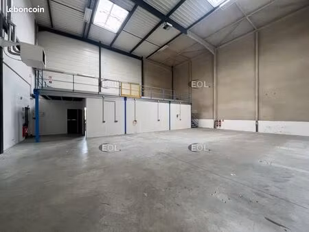 local d'activité 1 010 m²