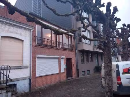 bel appartement dans le centre de couvin
