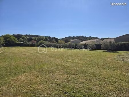 terrain 1 700 m² lauris