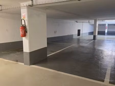 place de parking securisée 15m²+ possibilité borne electrique