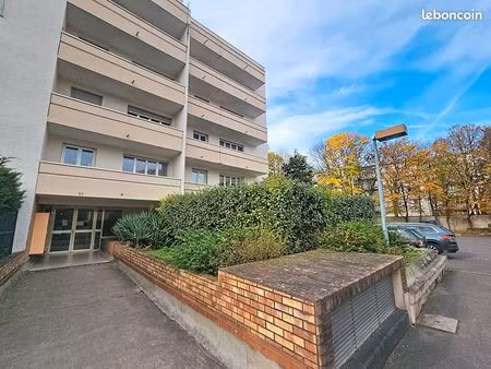 parking/box 1 pièce 17 m²