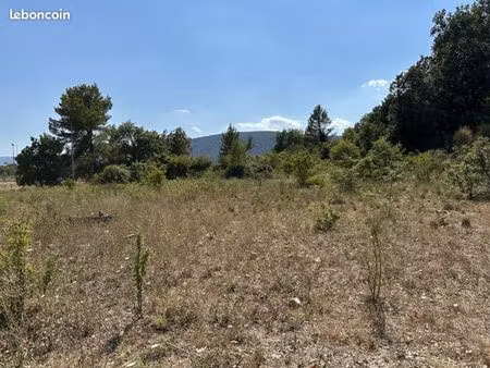 terrain 450 m² gonfaron