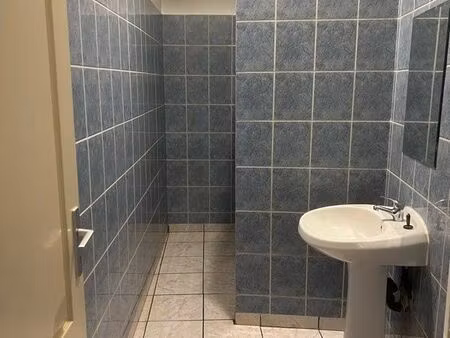 studio 40 m2 avec mezzanine au 3 éme étage