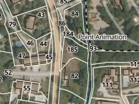 terrain constructible à grimaud bord de mer :surface totale 2871 m2 ( constructions autori