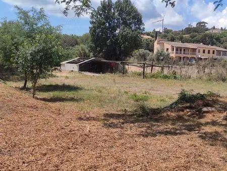 terrain constructible à grimaud. surface totale 2871 m2 ( constructions autorisé uniquemen