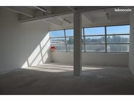 local lumineux 90m²