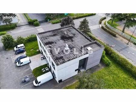 local d'activité 100 m²