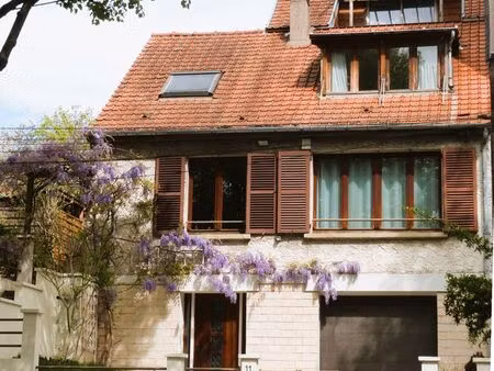 7 pieces  158m2  sur terrain 317m2