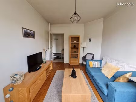 à vendre charmant t2 de caractère dans le coeur de vincennes