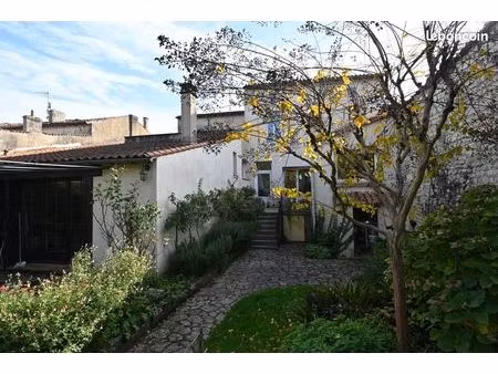 immeuble en viager 207 m² saint-jean-d'angély