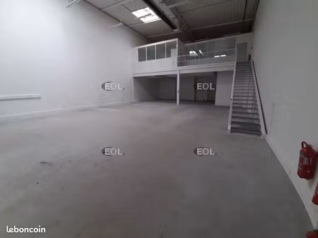 local d'activité 293 m²