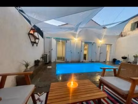 maisonnette avec piscine