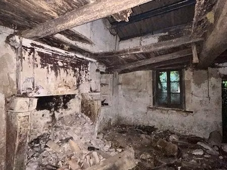 terrain 6000 m2 mirambeau   maison à rénover