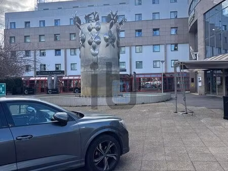 boutique 91 m² nanterre