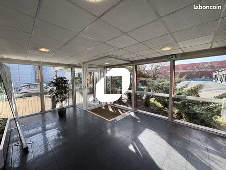 local d'activité 1 452 m²