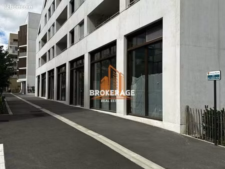 local commercial 167 m²