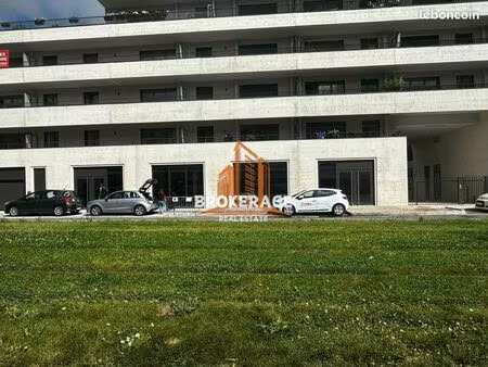 local commercial 235 m²