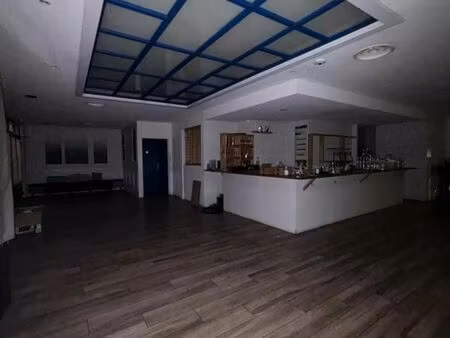 local commercial 175 m²