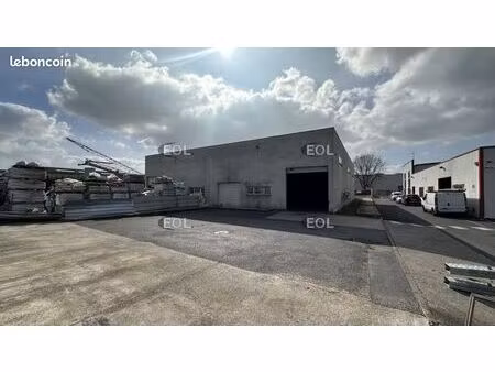 local bureaux 560 m²