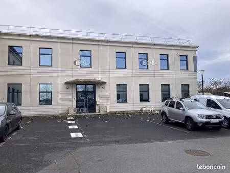 local bureaux 617 m²