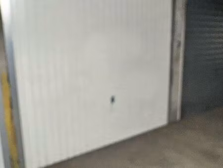 box fermé en sous-sol quartier le pierrier