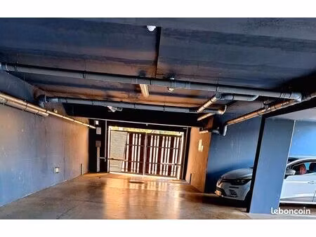 parking  en plein centre du tampon