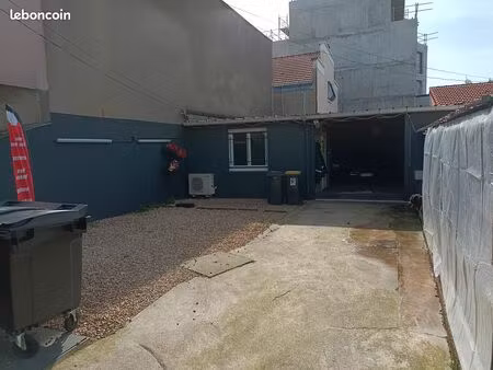 local 89000 loyer 876/mois