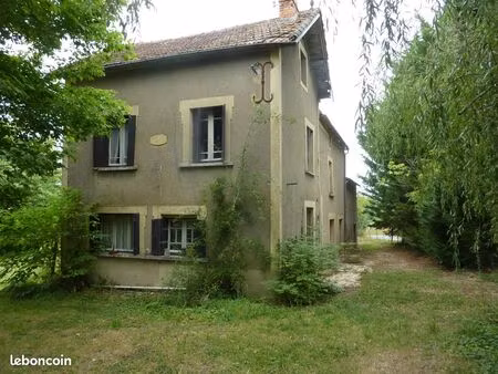 maison 1 pièce 100 m²