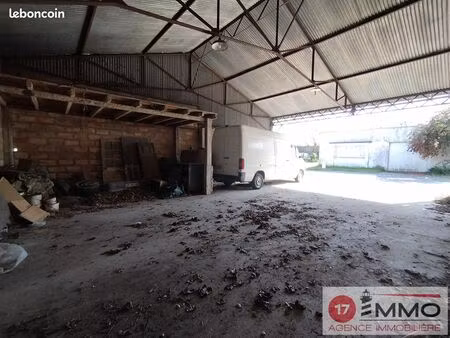 bâtiment 3 pièces 200 m²