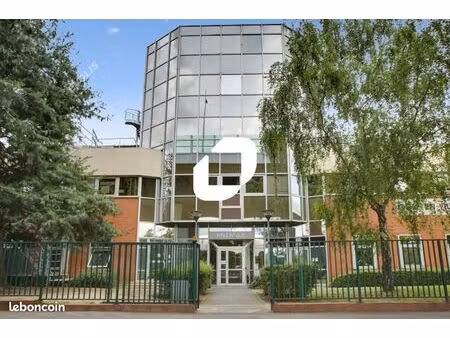 local d'activité 2 306 m²