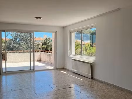 apparemment -grande terrasse -parking