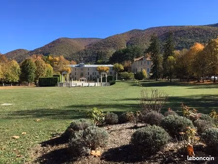 vends appartement dans domaine