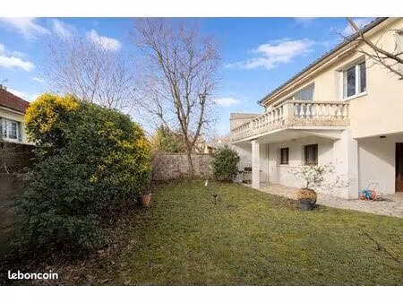 maison 6 pièces 227 m²