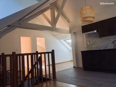 t3 refait à neuf poutres blanches apparentes