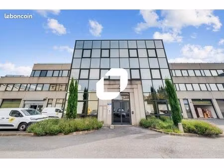 local bureaux 2 205 m²